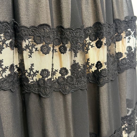 Sleeveless Black Lace Dress for evening. - Picture 4 of 9